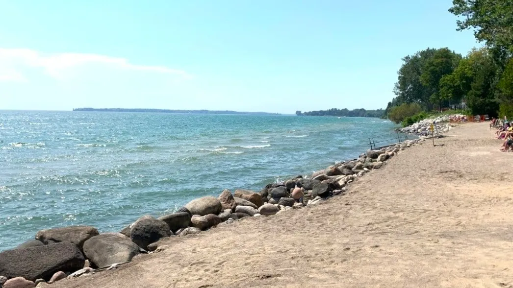 cedardale-resort-white-sand-beach