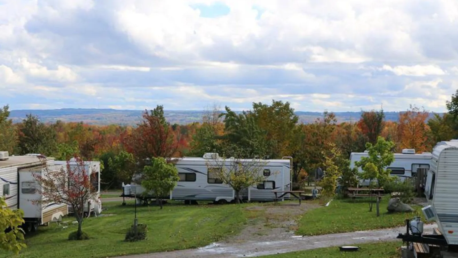 Roebuck-Campground-trailers-on-the-hill