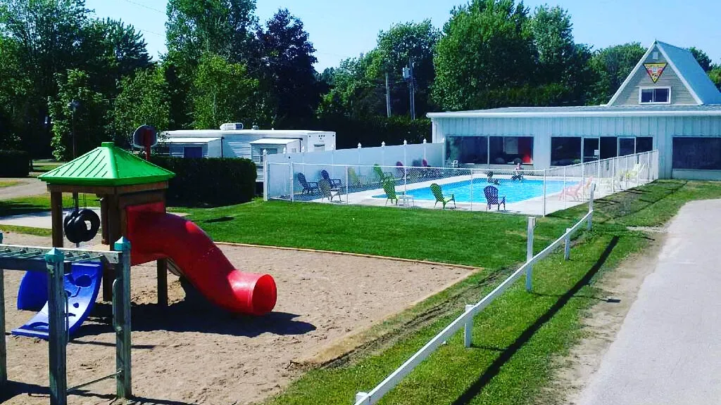 Sauble-beach-resort-camp-entrance